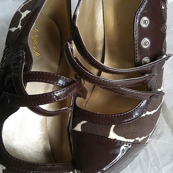 Shoes - Picture 8 of 8